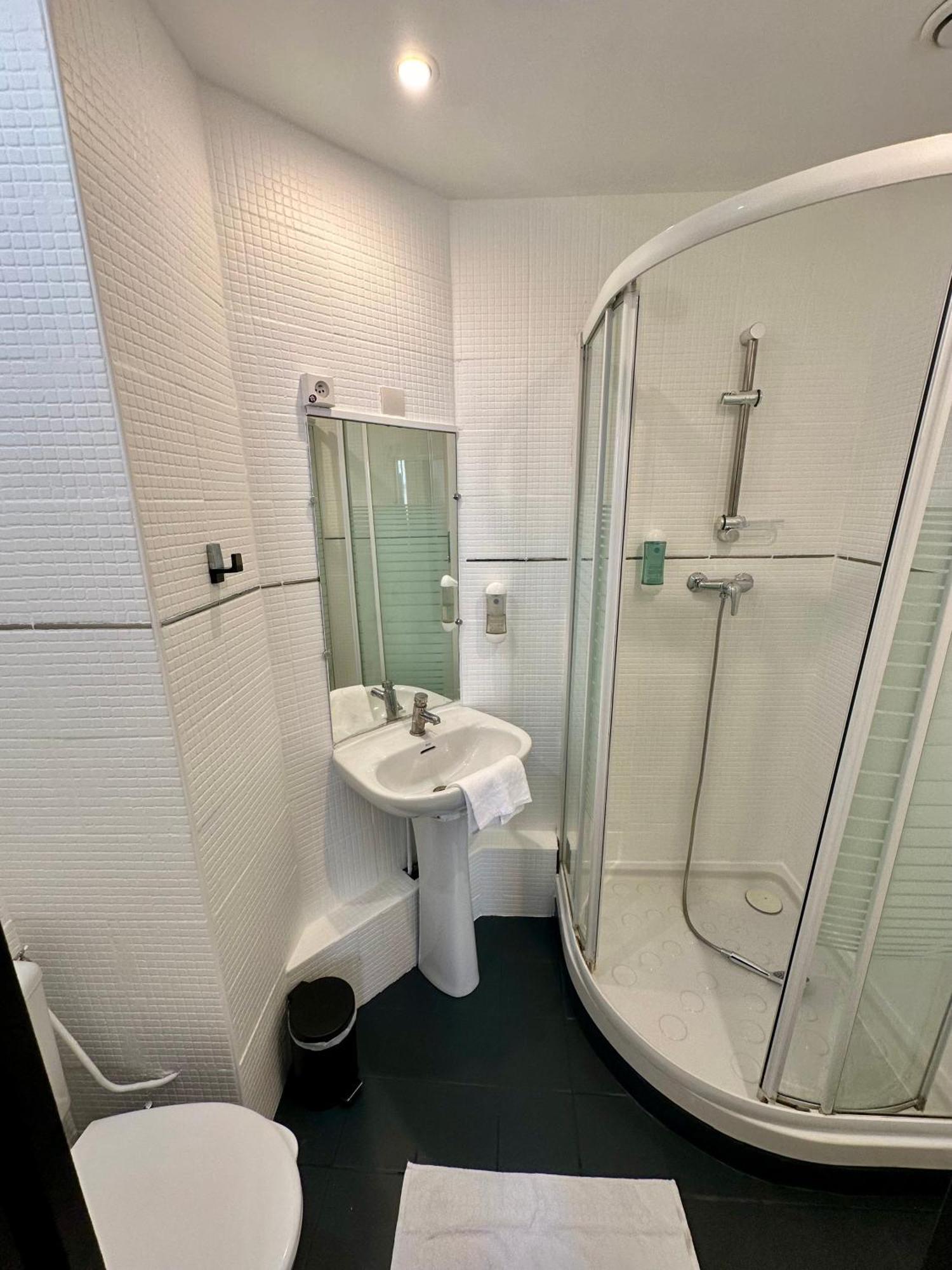 Hotel Victor Hugo Clamart Esterno foto