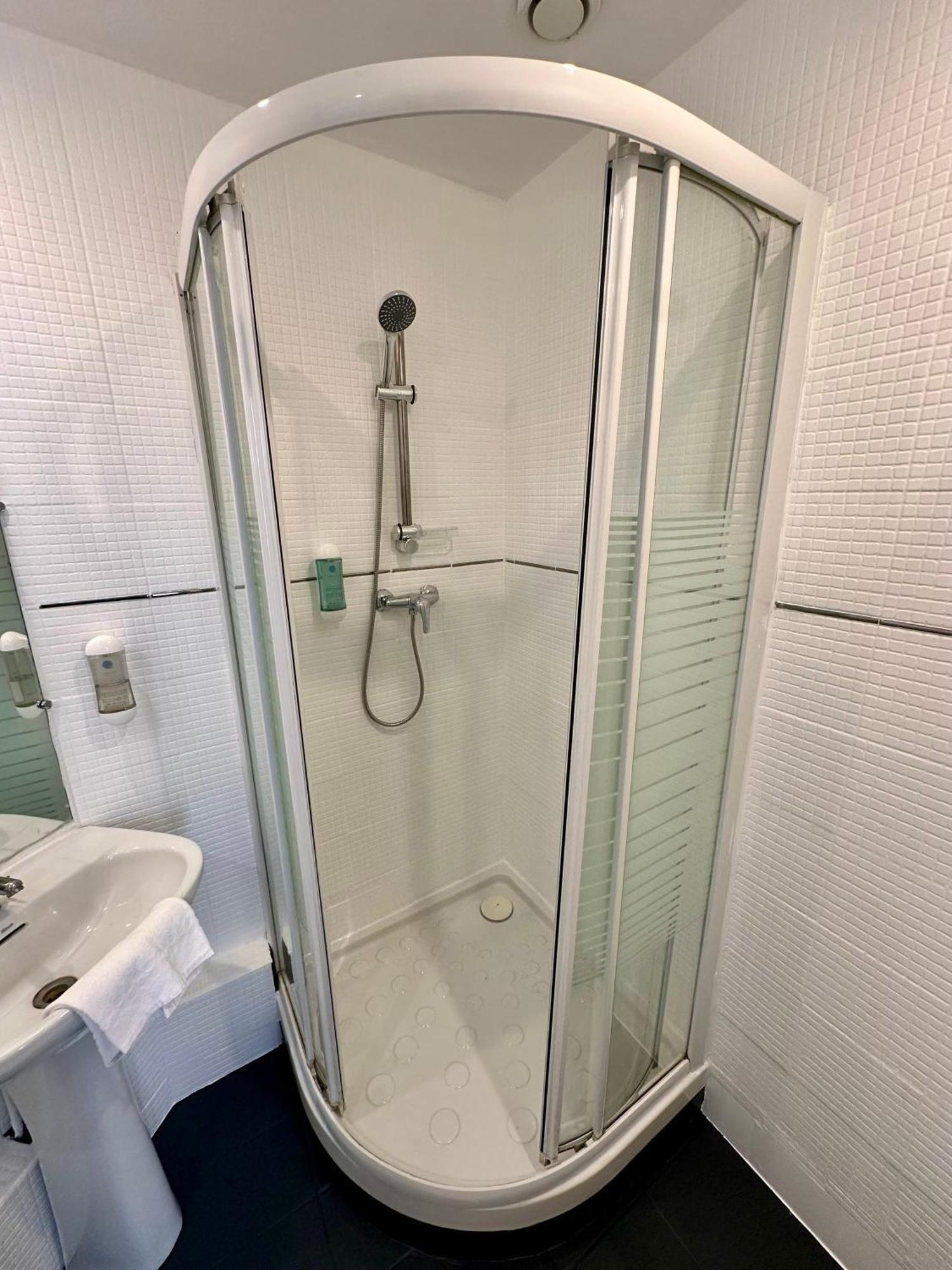Hotel Victor Hugo Clamart Esterno foto