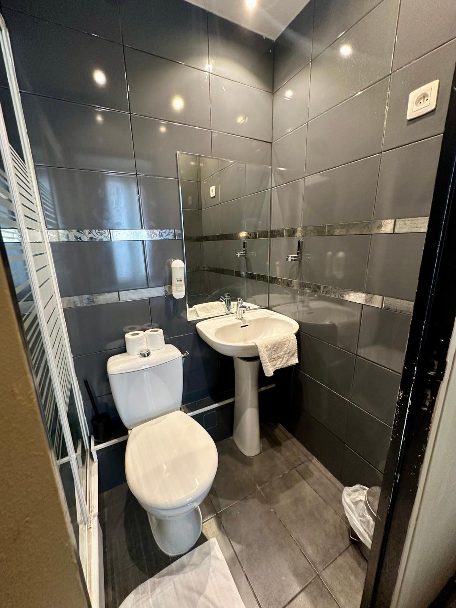 Hotel Victor Hugo Clamart Esterno foto